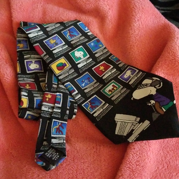 Snoopy Tie - Picture 3 of 4